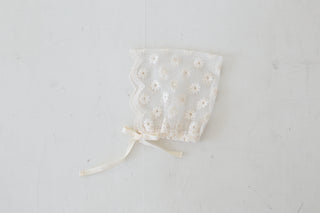 Bily - Daisy lace bonnet